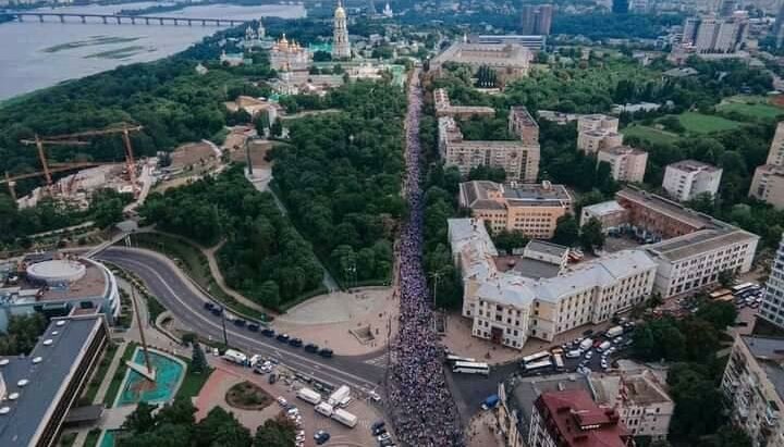 Крестный ход в Киеве. Фото: Facebook