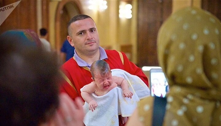 В Тбилиси совершили очередное массовое крещение младенцев. Фото: sputnik-georgia.ru