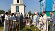 Μητρ. Ιωνάθαν τέλεσε Θ.Λειτουργία στη σφραγισμένη εκκλησία στο Νοβοζιβότοβο