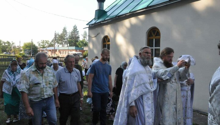 Архиепископ Феодосий освятил храм в честь святителя Николая. Фото: прес-служба Черкасской епархии.