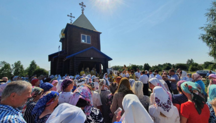 Освящение нового храма в селе Калиновка. Фото: ovruch.church.ua