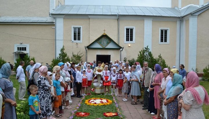 Храм на честь Животворящого Хреста в селі Велика Тернівка. Фото: