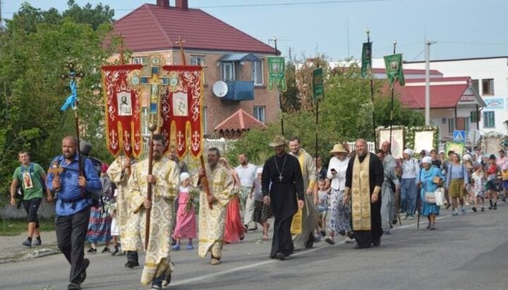 Хресний хід віруючих Острозького благочиння до Почаєва. Фото: СПЖ
