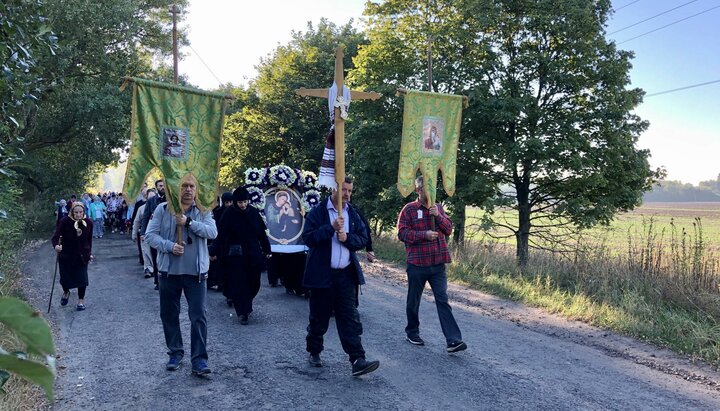 Хресний хід на честь Зиновинської ікони Божої Матері. Фото: eparhia.vinnica.ua
