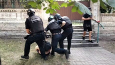 Полиция применила газ для разгона противников ЛГБТ-акции у ОП в Киеве