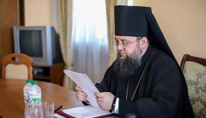 Епископ Сильвестр озвучивает результаты вступительной кампании 2021 года. Фото: kdais.kiev.ua