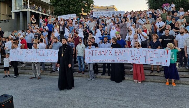 Believers of the Odessa Eparchy have joined the #STOPBARTHOLOMEW flash mob. Photo: tg-channel of the Odessa diocese