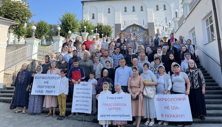 Believers of the Ternopil Eparchy of the UOC. Photo: Facebook / Jonah Cherepanov