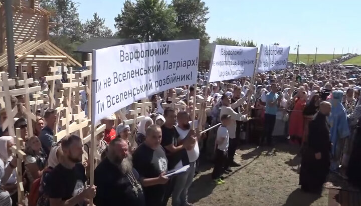 Media show protests against Phanar head’s visit throughout Ukraine