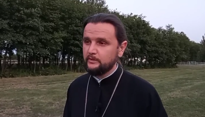 Alexander Klimenko at the rally of UOC believers along the route of Patriarch Bartholomew’s cortege in Kyiv. Photo: a screenshot of the video from the 