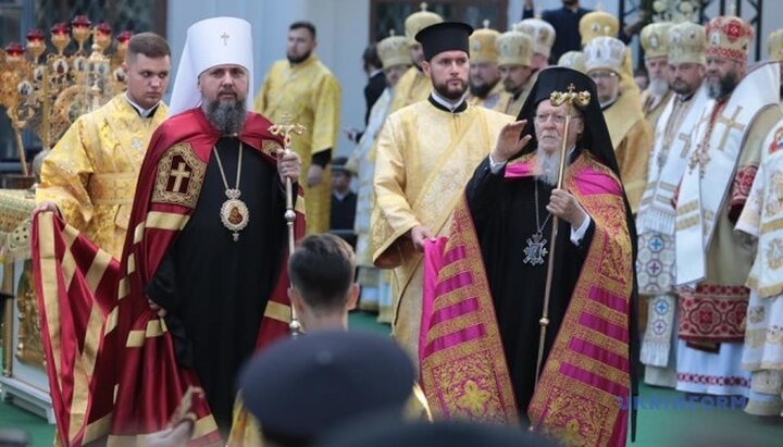Head of the OCU Epiphany Dumenko and Patriarch Bartholomew during the liturgy in St. Sophia of Kyiv. Photo: ukrinform.ru