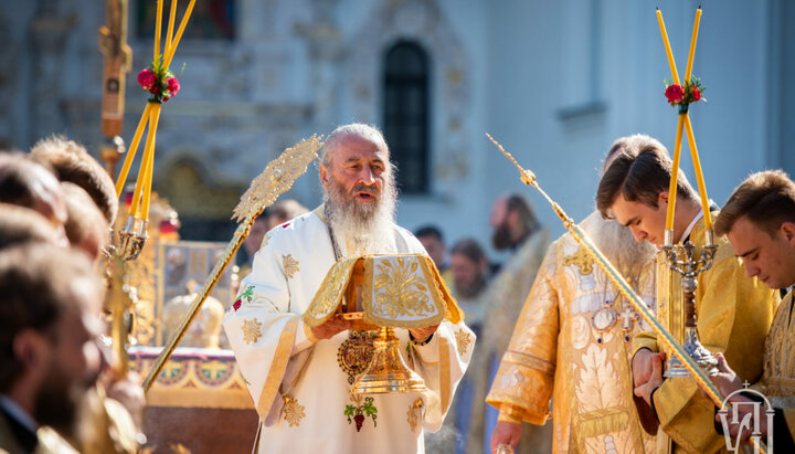 Блаженнейший Онуфрий во время литургии в Киево-Печерской лавре. Фото: news.church.ua