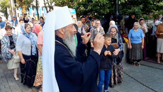 Μακ. Ονούφριος ευλόγησε λαϊκούς σε ορθοστασία στην κατοικία Οικουμενικού