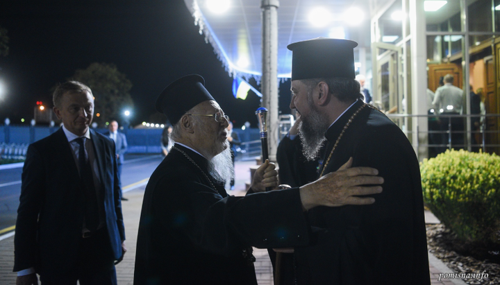 Патріарх Варфоломій прощається з Думенком. Фото: сайт ПЦУ