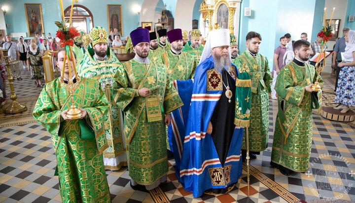 Митрополит Пантелеімон в кафедральному соборі Луганська. Фото: eparhia.lg.ua