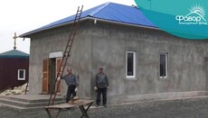 БФ «Фавор» допоміг зробити покрівлю храму УПЦ у Касянівці Донецької області