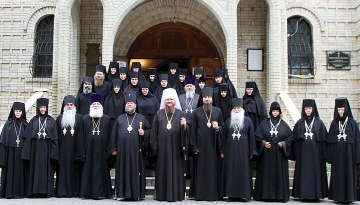 Учасники перших зборів представників монашества Черкаської єпархії УПЦ. Фото: група єпархії в Facebook.