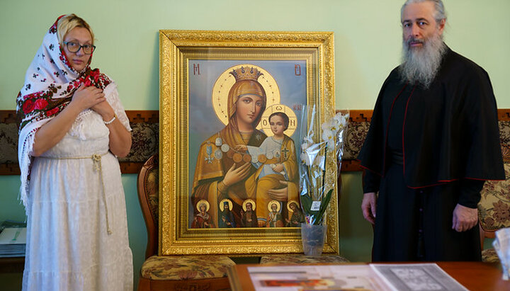 Митрополит Арсеній і Марина Гатман. Фото: svlavra.church.ua