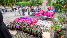 800 дітей отримали до нового навчального року «рюкзачки милосердя» від УПЦ