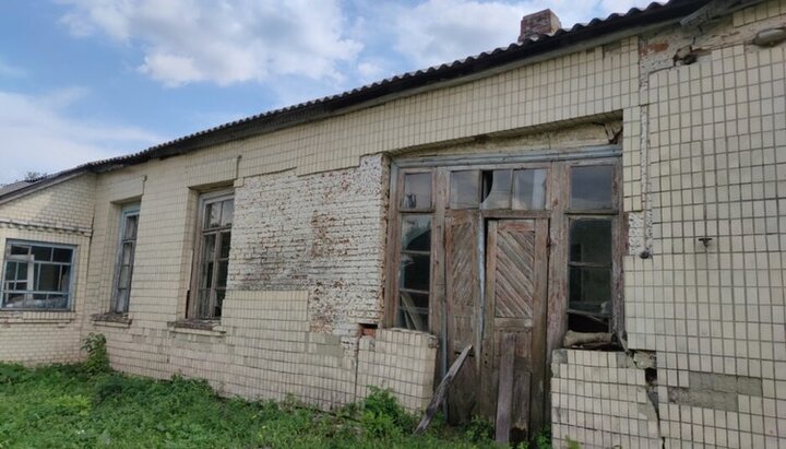The building of the former school in Bokhoniki, where the believers pray. Photo: pravmir.ru
