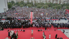 Тысячи верующих встретили Предстоятеля СПЦ перед главным храмом Черногории
