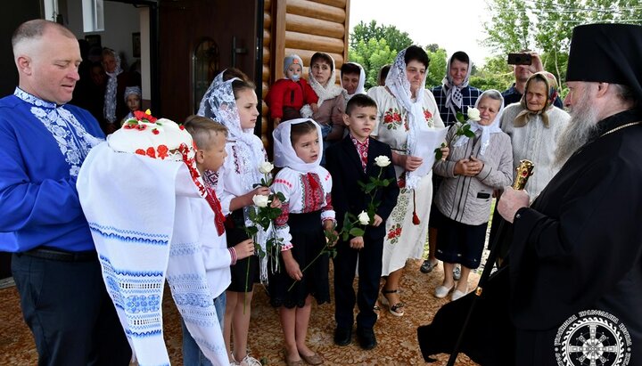 Εγκαίνια ναού από αρχιεπίσκοπο Ναθαναήλ στο χωριό Ζβινιάτσε της Περιφέρειας Βολίν. Φωτογραφία: pravoslavna.volyn.ua