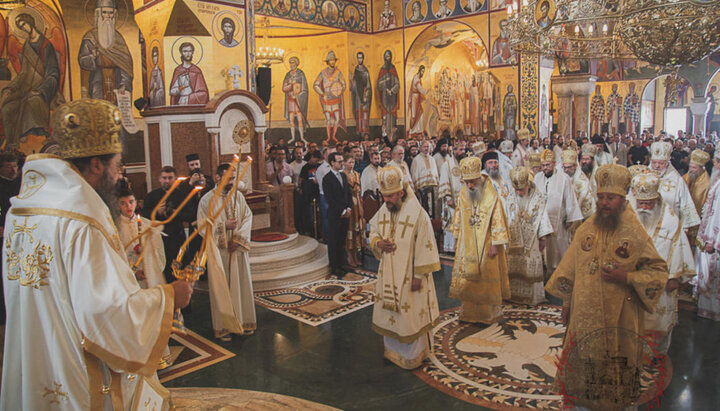 Архиепископ Макарий (слева) и иерархи Поместных Церквей в Подгорице. Фото: mitropolija.com