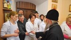 Викарий Волынской епархии УПЦ передал 20 тыс. грн. пациентам Луцкого военного госпиталя
