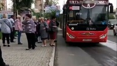 В Хабаровске водители автобусов высадили пассажиров, чтобы совершить намаз