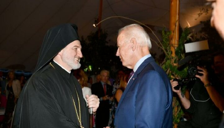 Joe Biden și arhiepiscopul Elpidofor. Imagine: iellada.gr