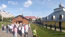 Во Львове Думенко под охраной полиции «освятил» место будущего собора