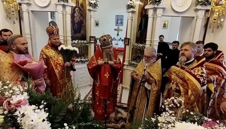 Sfințirea lăcașului Bisericii Ortodoxe Ucrainene din satul Rakov Les. Imagine: screenshot video de pe canalul de Youtube 