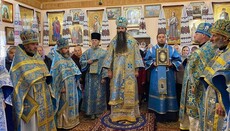 Ієрарх УПЦ відвідав громаду села Майдан, де рейдери хотіли відібрати храм