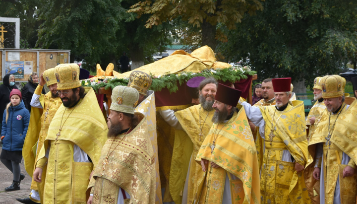Крестный ход с мощами святителя Феодосия. Фото: orthodox.com.ua