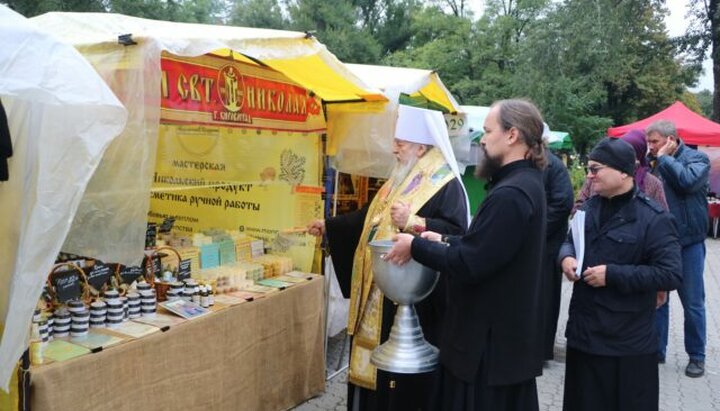 Митрополит Ириней во время открытия православной выставки в Днепре. Фото: eparhia.dp.ua 