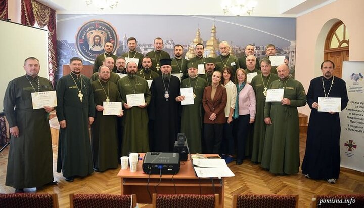 Капелани і глава ПЦУ після тренінгу про профілактику ВІЛ в армії. Фото: facebook.com/sviatoslav.yurkiv