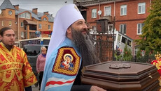 Иерарх УПЦ возглавил встречу мощей Киево-Печерских святых в Жмеринке