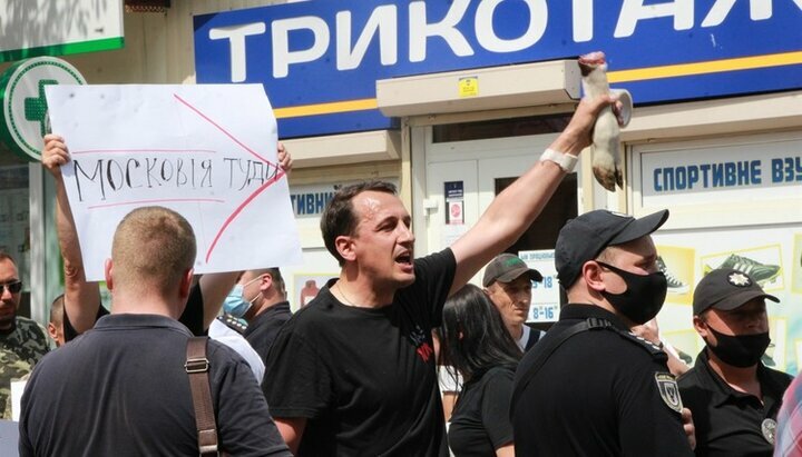 Stanislav Proshchenko, συμμετέχων στην επίθεση στη λιτανεία της UOC στο Νίζιν. Φωτογραφία: orthodox.cn.ua
