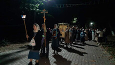 Віруючі УПЦ пройшли нічним хресним ходом навколо Ужгорода