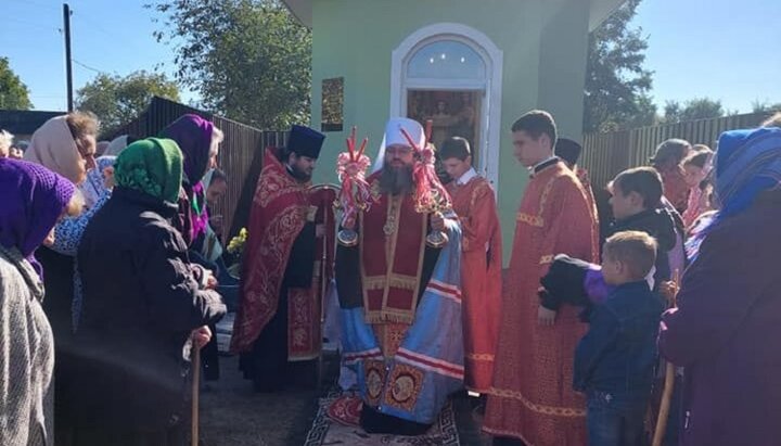 Митрополит Климент во время освящения часовни УПЦ в Яблоновке. Фото: orthodox.cn.ua
