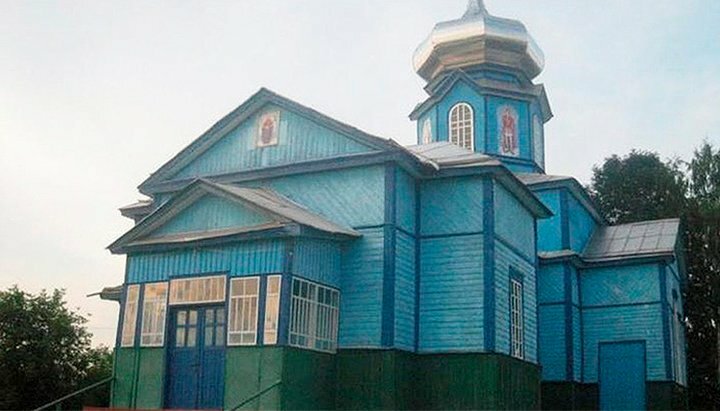 Ιερός ναός Αγ. Σκέπης της UOC στο Νοβοζιβότοφ περιοχής Oratovsky Περιφέρειας Βίννιτσα. Φωτογραφία: Σελίδα στο Facebook του «Πρώτου Κοζάκικου»