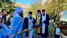 У Коло-Михайлівці освячено накупольні хрести для храму постраждалої громади