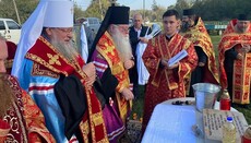 Иерархи УПЦ и РПЦЗ заложили новый храм в Тернавке Черновицкой епархии