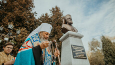 Предстоятель освятил памятник Митрополиту Владимиру в Святогорской лавре