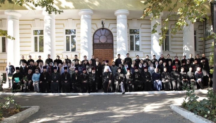 На завершення урочистостей у ХДС учасники зробили фото на пам'ять. Фото: eparchia.kharkov.ua
