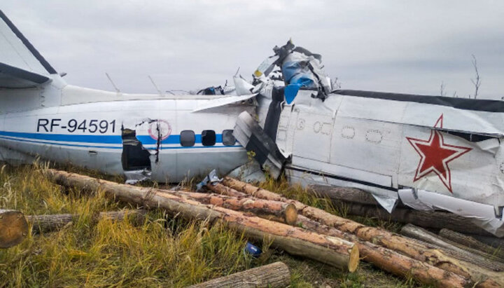 В Татарстане упал самолет с 20 парашютистами на борту. Фото: 16.mchs.gov.ru
