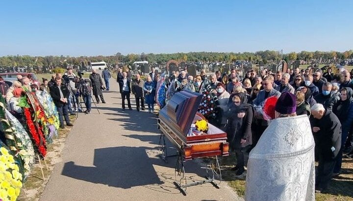 Похорони Антона Полякова на кладовищі у Чернігові. Фото: PavlovskyNews