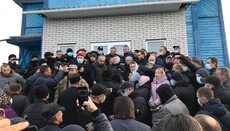 Активисты ПЦУ начали штурм храма УПЦ в Новоживотове