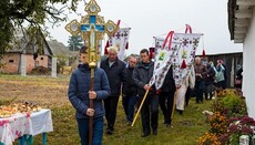 Διωκόμενη ενορία του Γκοντόμιτσι γιόρτασε σε προσωρινό ναό