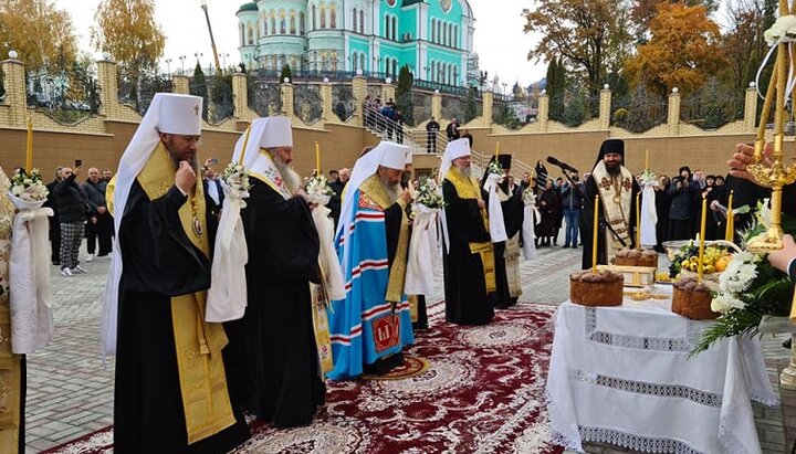 Mitropolitul Onufrie în timpul sfințirii clinicii Sf. Luca din Bănceni. Imagine: news.church.ua